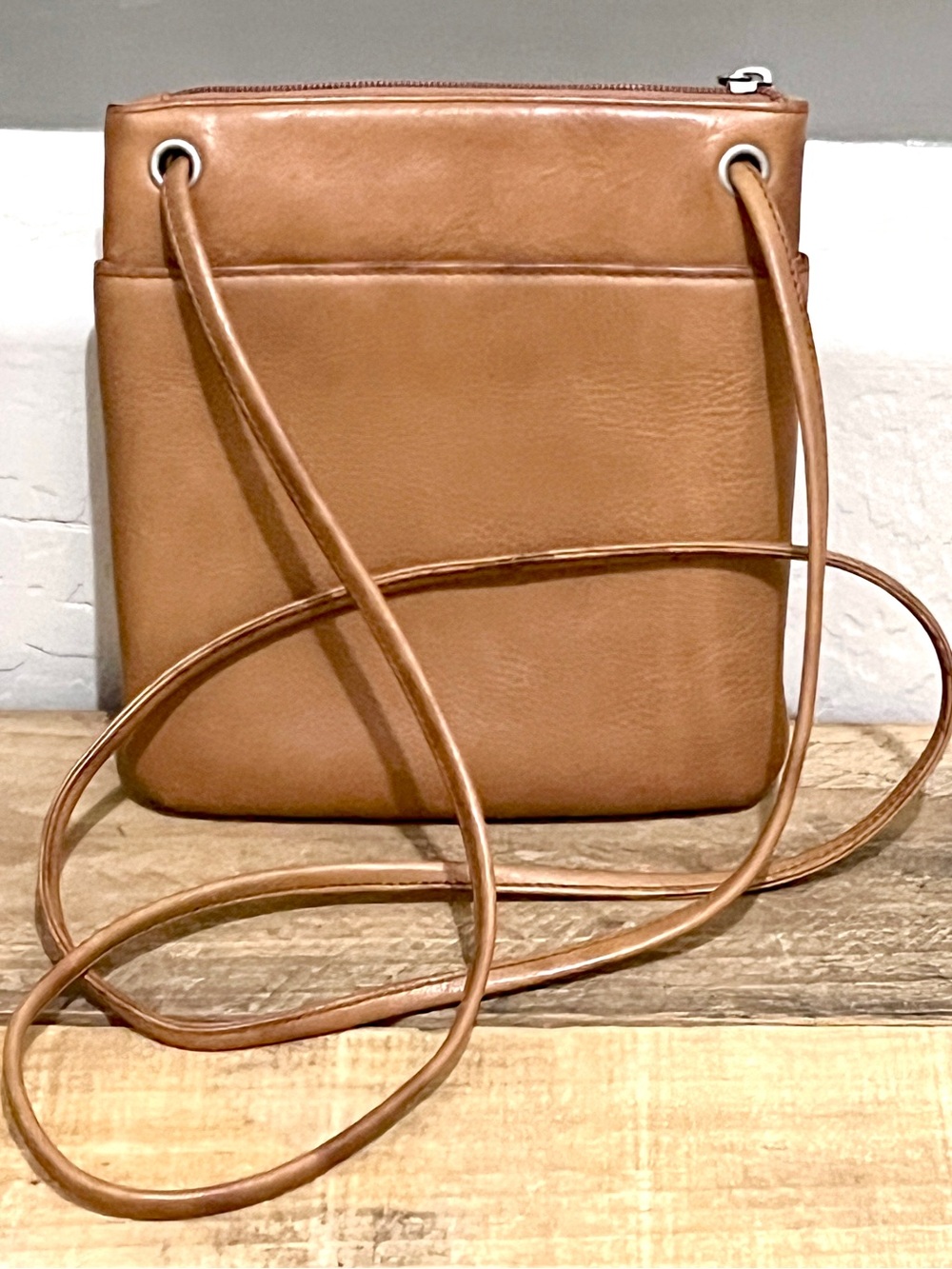 HOBO International Tan Leather Crossbody Bag Wallet Organizer Credit Card Slots - Picture 3 of 7